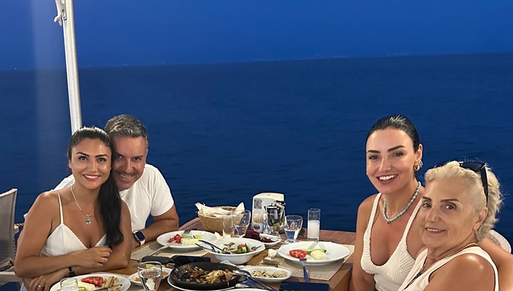 Sanatçı Sevcan Orhan Tatil Pozlarını Paylaştı